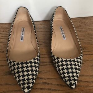 Gorgeous Manolo Blahnik flats size 35.5.